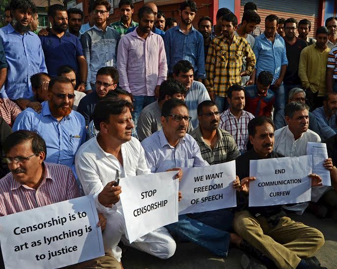 Journalists held a protest demonstration against ban on Kashmir based newspapers in Srinagar on July 16, 2016. (KL Image: Bilal Bahadur)