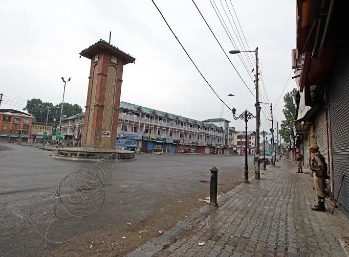 The deserted Lal Chowk. (KL Image: Bilal Bahadur)