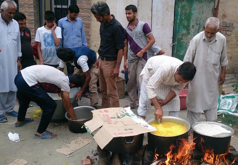 People have established Langers across Srinagar in view of strict curfew across Kashmir following 33 civilians killings by forces. (KL Image: Bilal Bahadur)