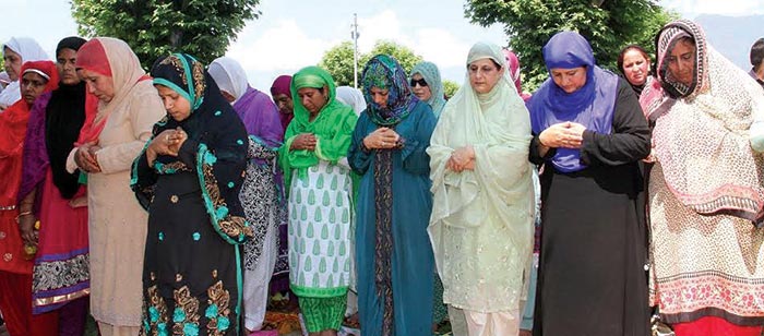 Ms-mehbooba-Mufti-at-Dargah