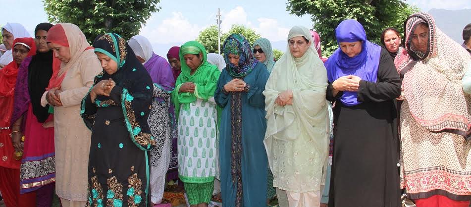 Ms mehbooba Mufti at Dargah