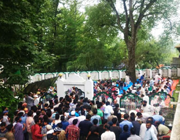 An FB picture showing mourners on way to Burhan Wani's home in Tral on Tuesday.