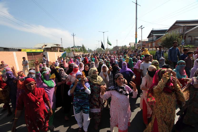 Hundreds of people marched on Srinagar International Airport at Hyderpora protesting against the civilian killings.