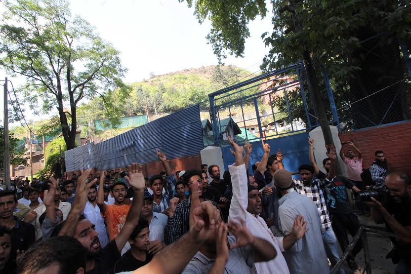 People took out a rally towards UN Office in Srinagar after Friday prayers to submit a memorandum but they were stopped and clashes erupted. (KL Images: Bilal Bahadur)
