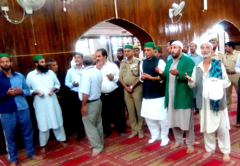 Rajnath Singh paid obeisance at Dargah Hazratbal on Saturday.