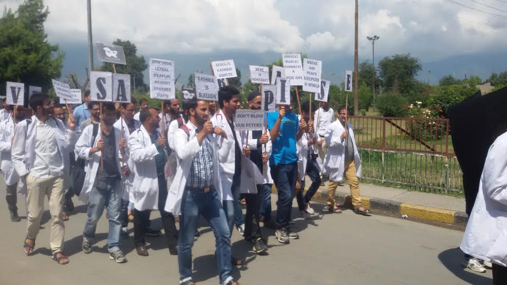 SKIMS doctors hold protest on July 28, 2016