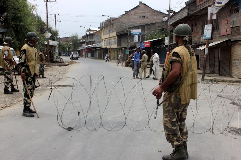 South Kashmir's Islamabad was sealed on Monday to prevent Hurriyat called 'Chalo'. (KL Image: Shah Hilal)