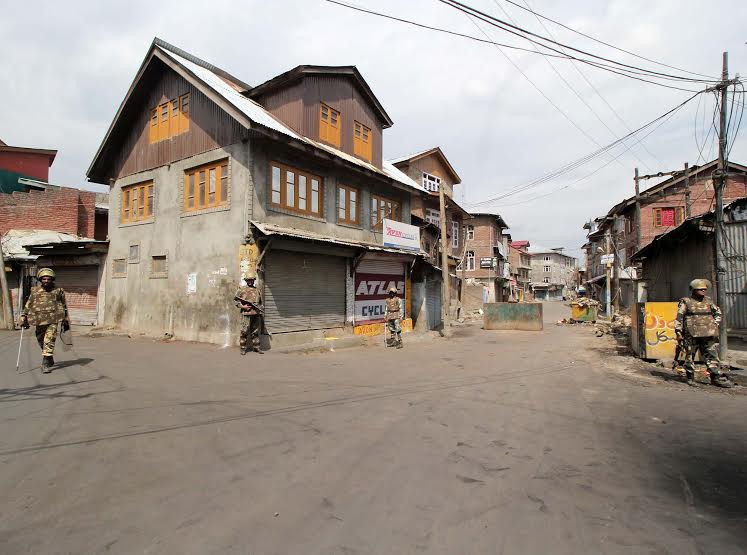 Srinagar Curfewed