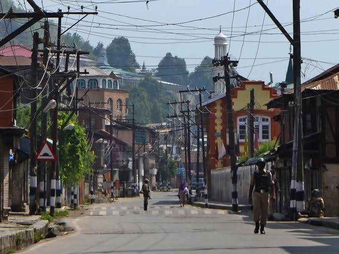 Rajouri Kadal Curfewed