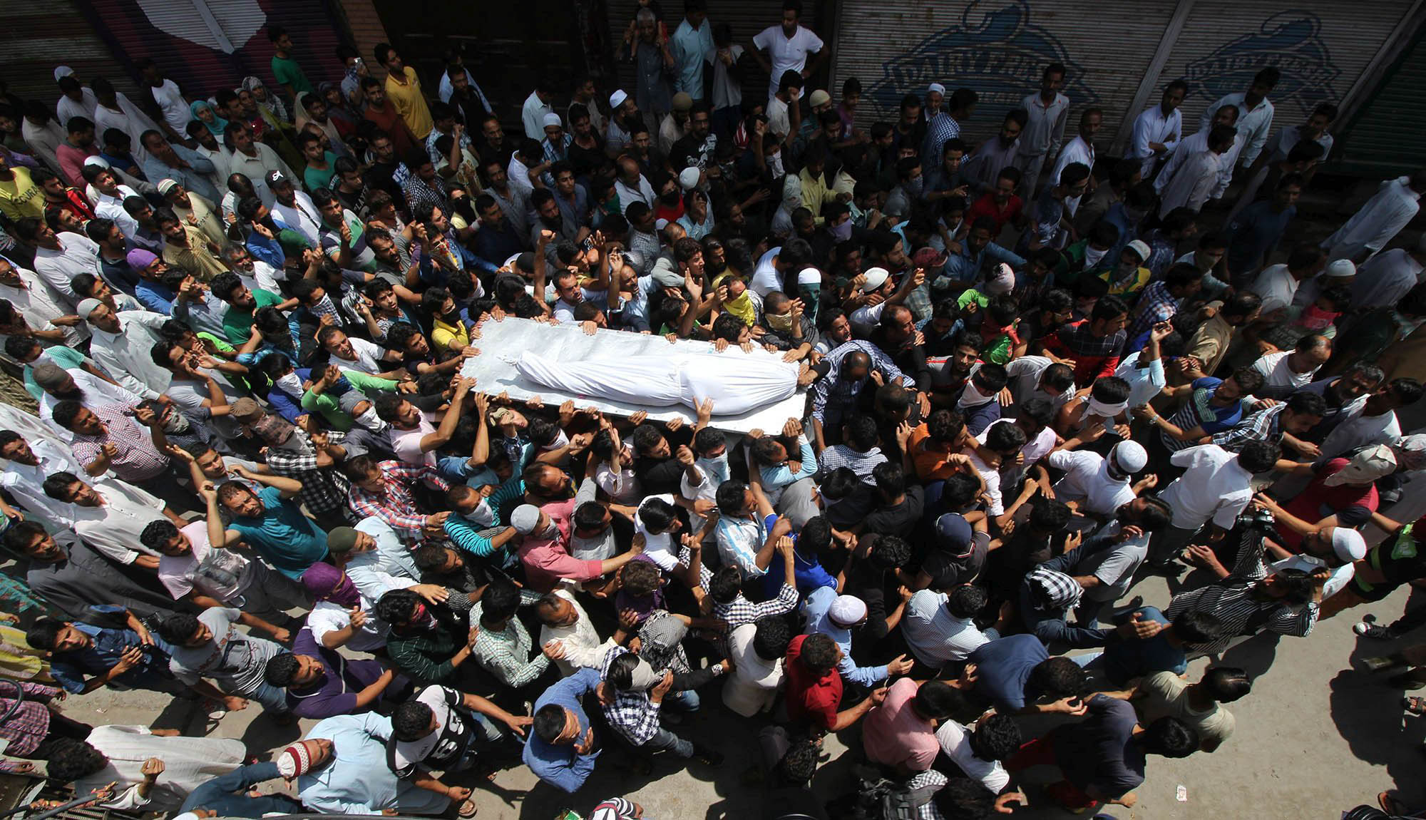 People carry body of slain Riyaz Ahmad Shah for final rites in Old Srinagar on Wednesday. (KL Images: Bilal Bahadur)