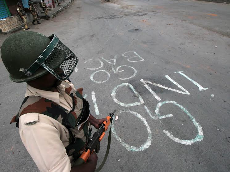An anti-India graffiti in Srinagar as CRPF personnel stand alert on curfewed Sunday. (KL Image: Bilal Bahadur)
