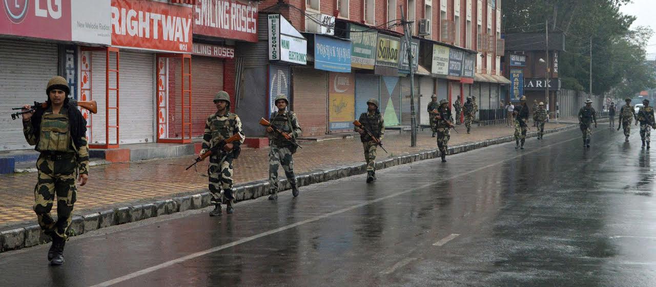 Curfewed Srinagar: BSF personnel patrolling Lal Chowk on August 27, 2016. (KL Image: Bilal Bahadur)