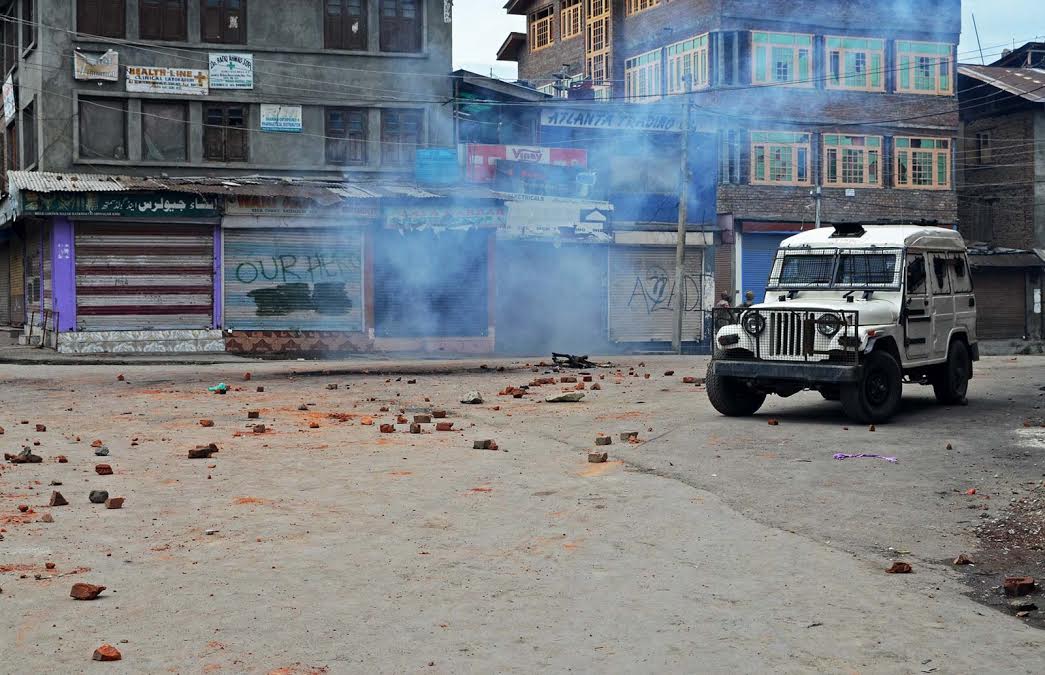 Intense pro-freedom protests followed by clashes erupted in Srinagar's Batamaloo area on August 30, 2016. (KL Image: Bilal Bahadur)