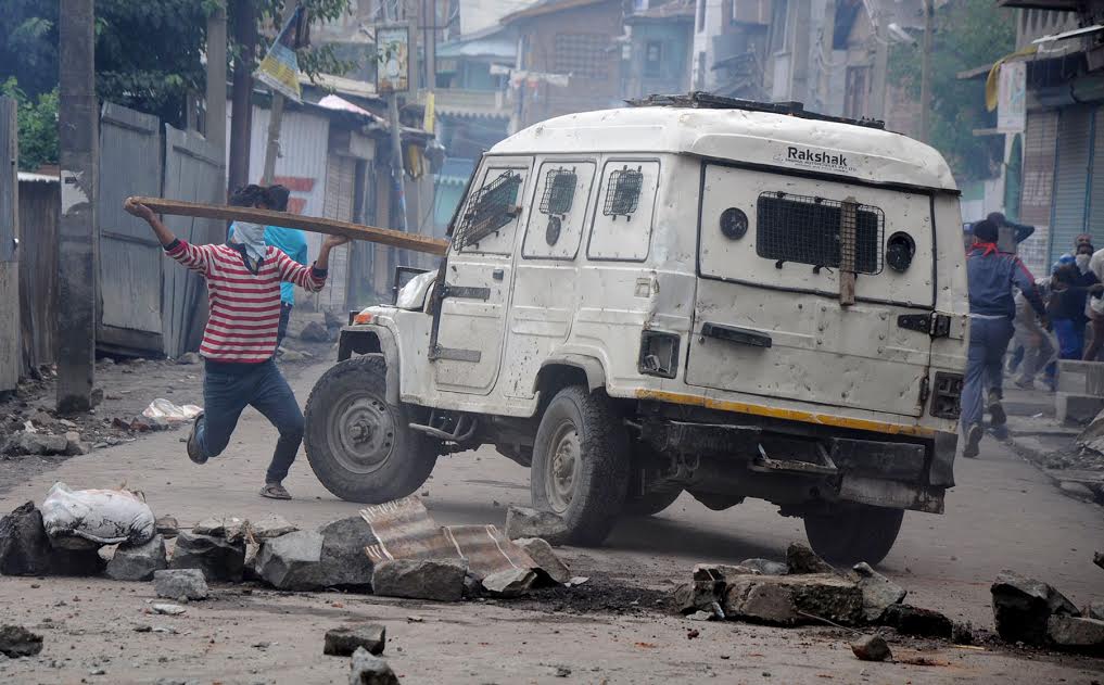 Clashes in Batamaloo on Aug 29, 2016