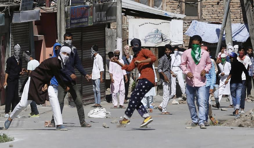 Clashes erupted in civil lines area of Srinagar as a rally was stopped at Natipora on Friday. (KL Image: Bilal Bahadur)