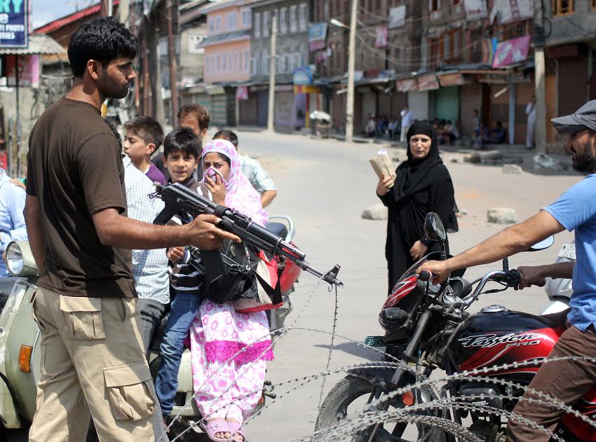 Strict curfew has been imposed by government on August 12, 2016-35th consecutive day of Kashmir shutdown. (KL Image: Bilal Bahadur)