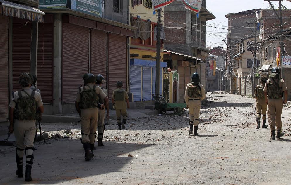 Kashmir is under 25x7 curfew. A deserted scene from Srinagar on August 19, 2016. (KL Image: Bilal Bahadur)