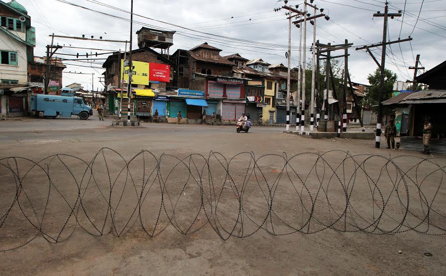 Kashmir remained shut, curfewed on 30th consecutive day on Sunday against civilian killings. (KL Image: Bilal Bahadur)