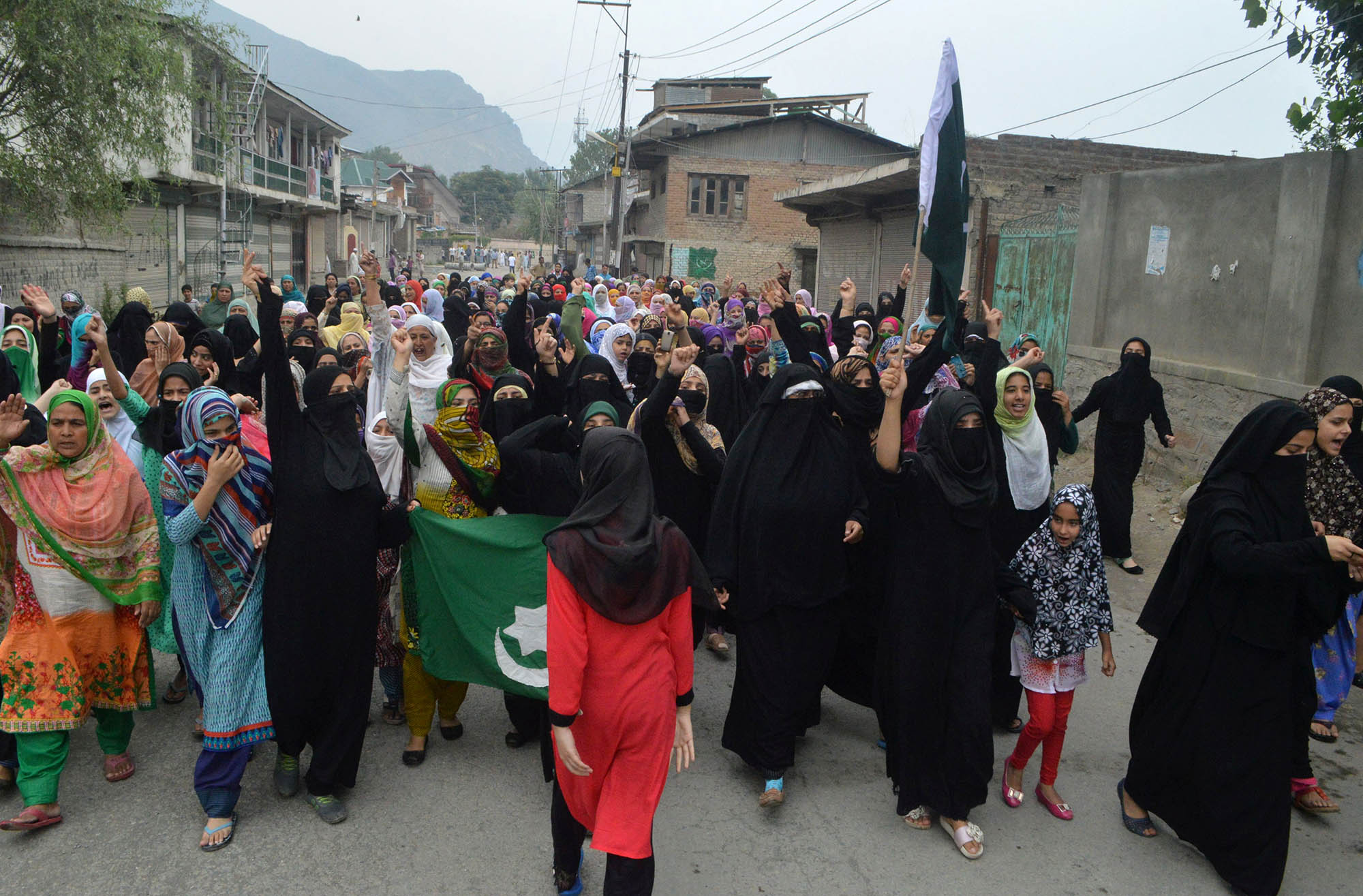 Women protesting in Pampore. KL Images: Mehraj Bhat