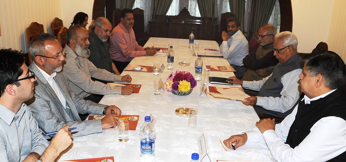 Governor reviewing functioning of Kashmir's Education sector
