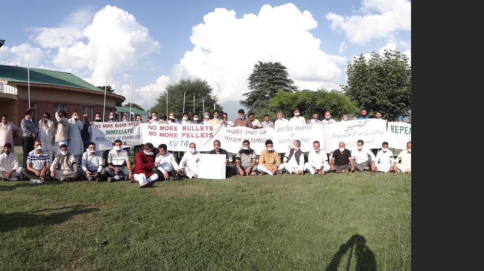 KU Teachers Hold Protest seeking resolution of Kashmir on August 03, 2016