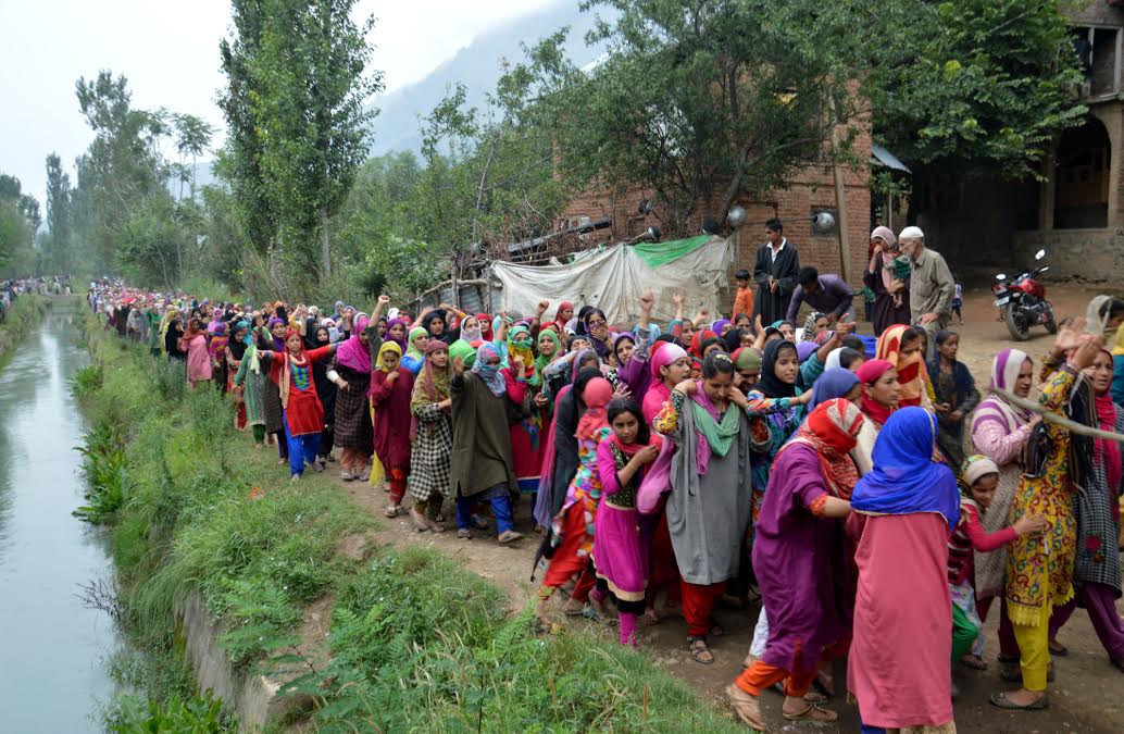 Hundreds of women rushed to Marhama to bid farewell to Shahnawaz Ahmad Khatana.
