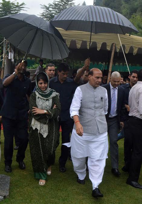 Home Minister Rajnath Singh with J&K Chief Minister Mehbooba Mufti arrives to address a joint press conference at her Fair View residence in Srinagar,25 August 2016. PHOTO BY BILAL BAHADUR