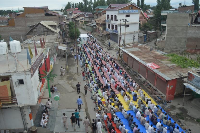 Namaz In Open in Nowgam Srinagararea on August 07, 2016