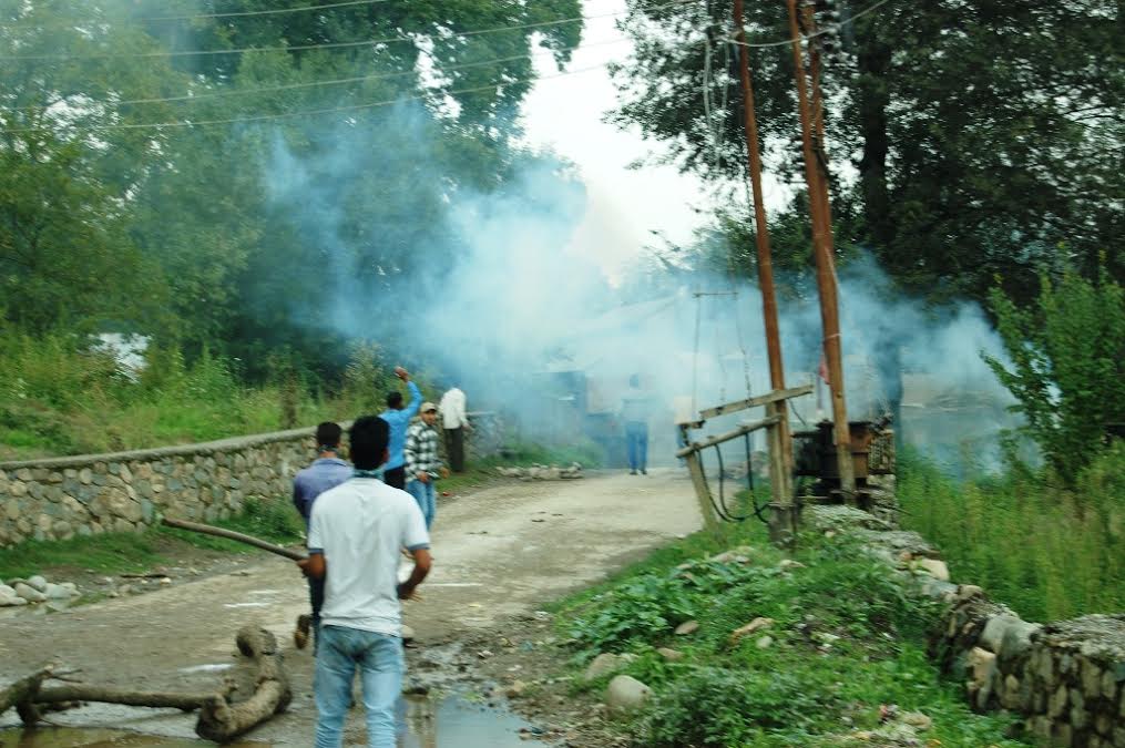 Forces raided Panzath village of Qazigund ahead of the rally resulting in clashes. (KL Image: Shah Hilal)