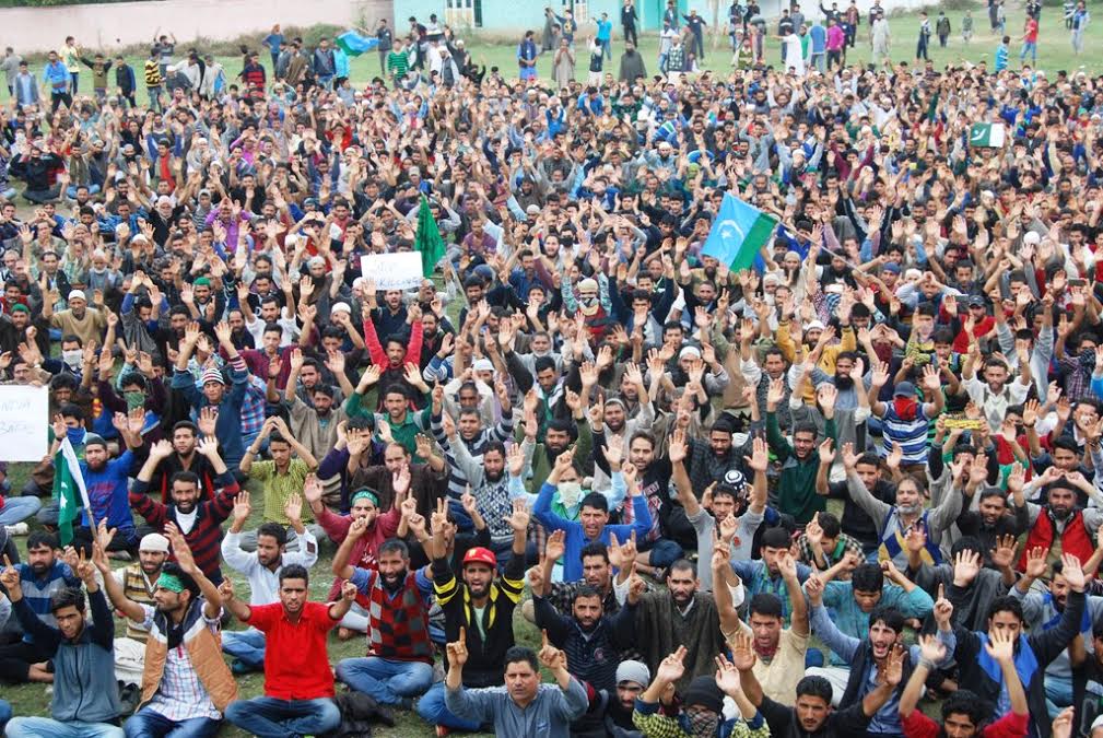 A scene from Panzath Qazigund rally on August 30, 2016. (KL Image: Shah Hilal)