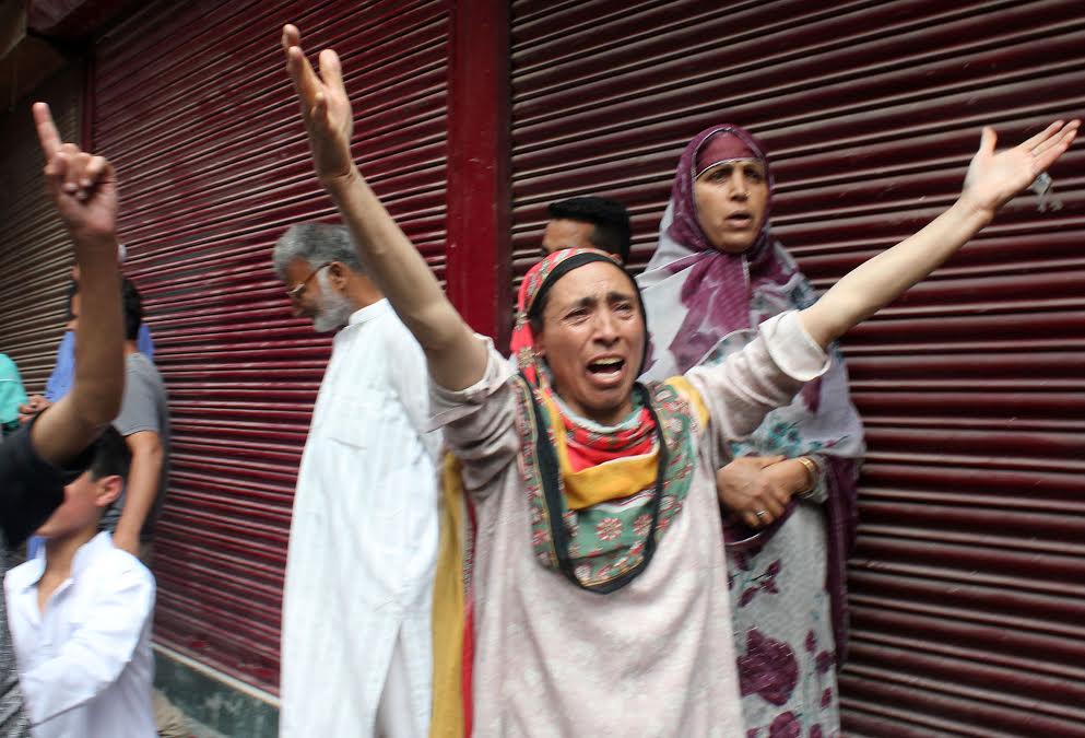 People held pro-freedom demonstration after Friday prayers ended in Sarai Bala. (KL Image: Zargar Zahorr)