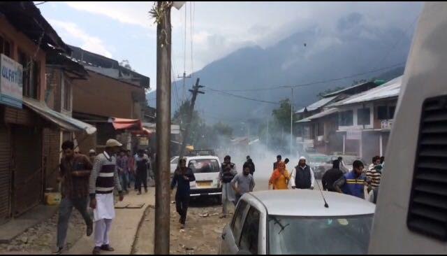 Tear Smoke Shelling in Pahalgam on August 03, 2016