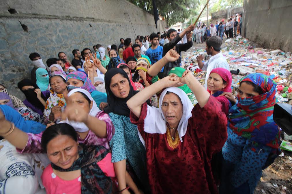 Scores of women took out a peaceful march towards UN office in Srinagar on August 17, 2016 from Dalgate on the call of united resistance leadership. (KL Image: Bilal Bahadur)