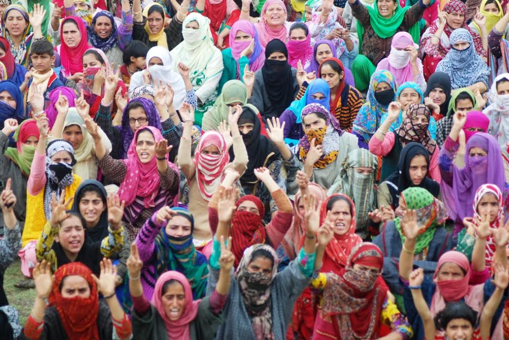 Women participants in Panzath Qazigund rally on August 30, 2016. (KL Image: Shah Hilal)
