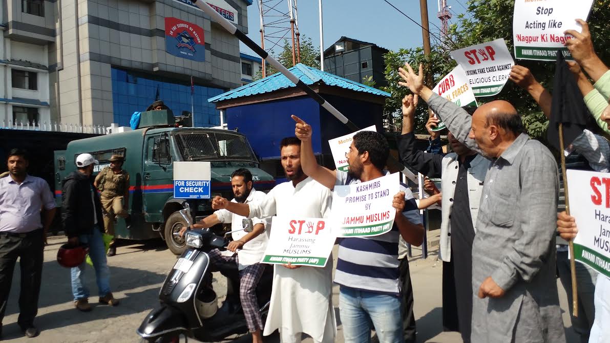 Er Rashid led a protest outside the J&K Police headquarter at Pirbagh Hyderpora on Sep 29, 2016.