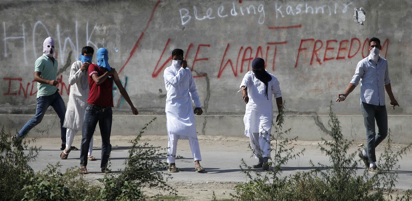 Pro-freedom protests in Barzulla area of Srinagar on Sep 23, 2016. (KL Image: Bilal Bahadur)