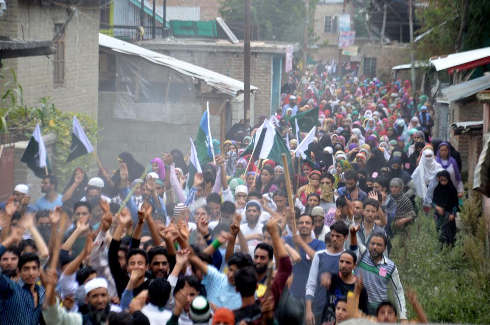 An all-women pro-freedom rally was held in Bogund Kulgam on Sep 11, 2016. (KL Image: Shah Hilal)