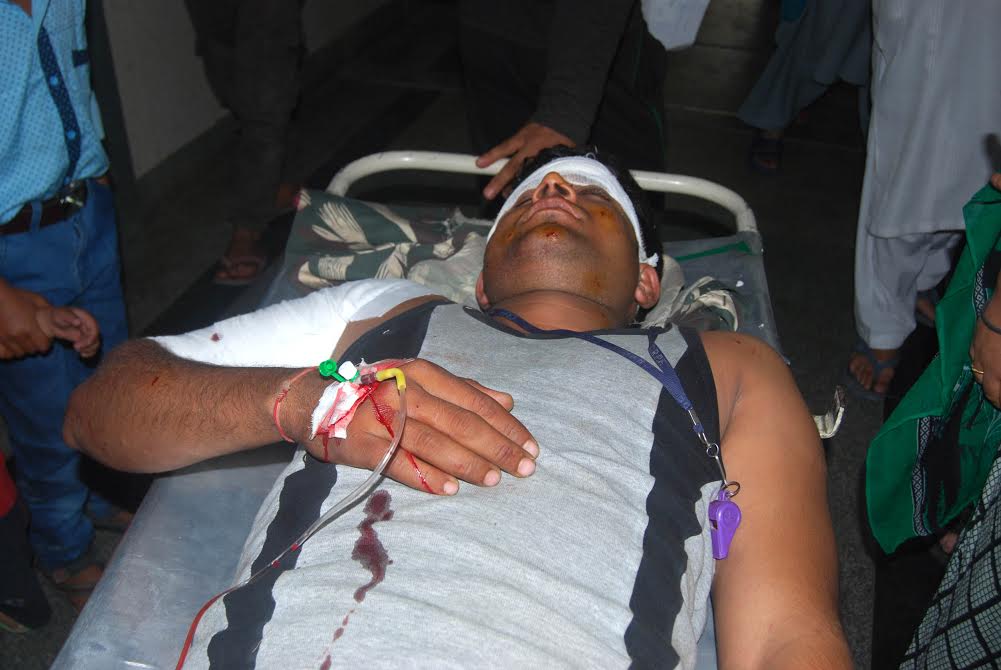 A CRPF man injured in the grenade attack being treated in Islamabad district hospital.