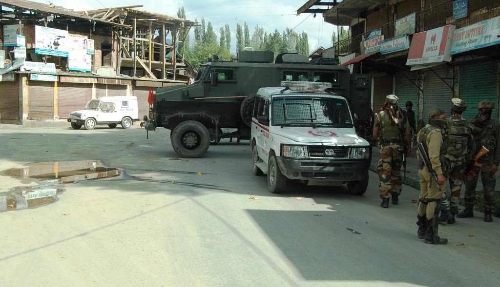 Huge deployment of JKP, CRPF  and personnel of Rashtriya Rifles was made in and around Dooru area of Islamabad on September 02, 2016. (KL Image: Shah Hilal)
