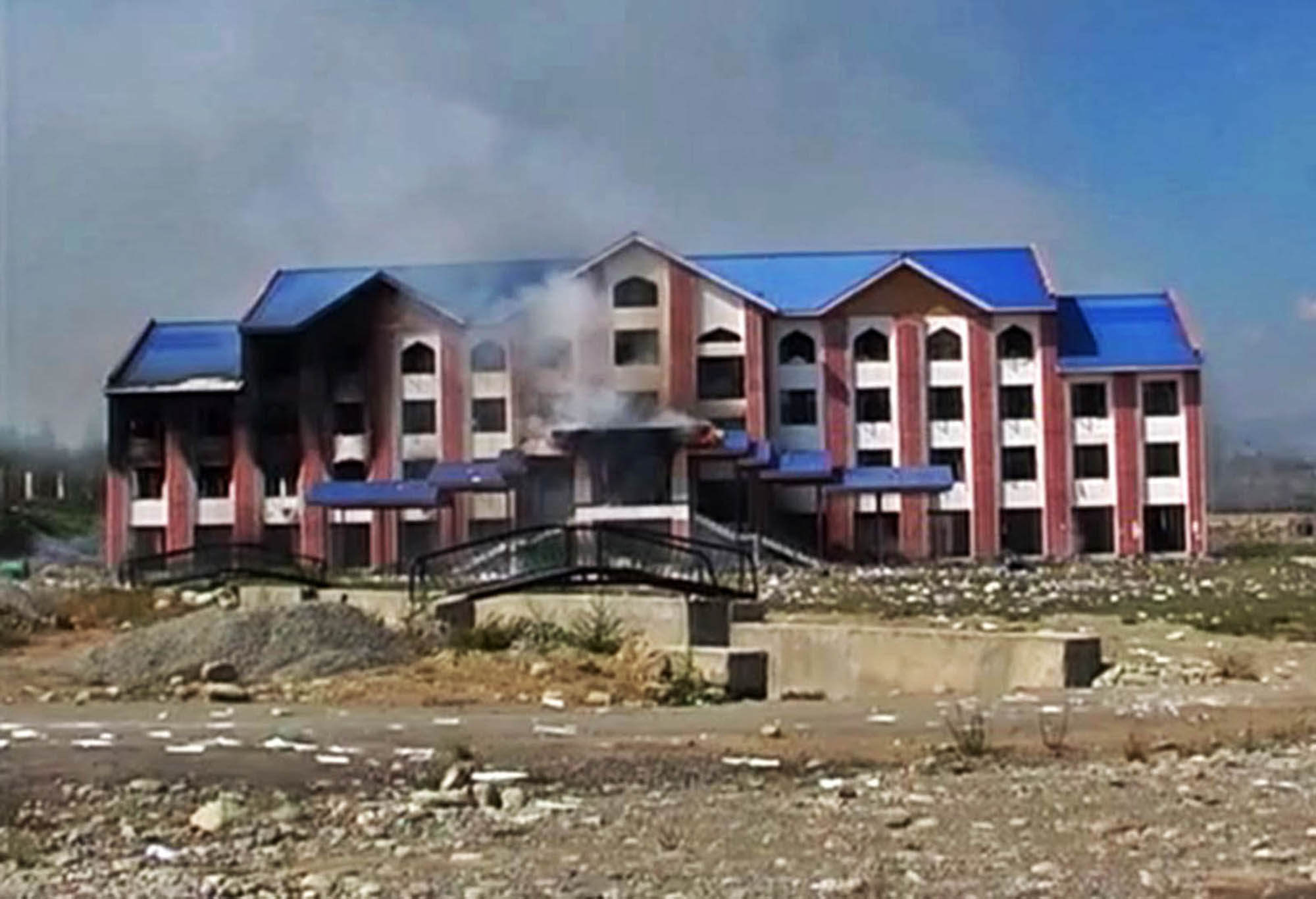 Angry protestors set ablaze the District Commissioner's Office in Shopian on Sep 04, 2016.