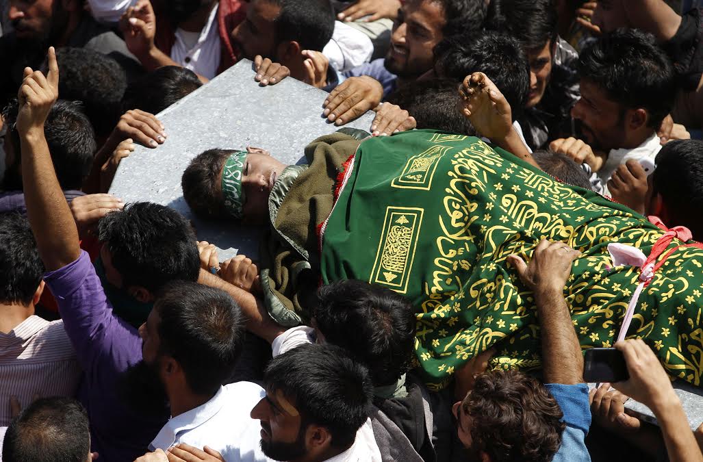 People carry body of Danish Sultan Haroo of Palpora Qamarwari towards Eidgah Srinagar. (KL Image: Bilal Bahadur)