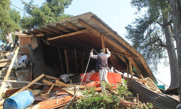 demolition-drive-in-gulmarg