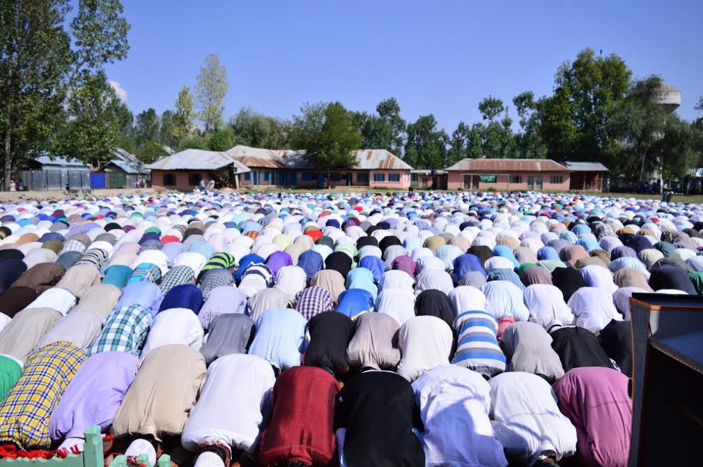 Hundreds of faithful attended a massive Friday congregation in Sopore on Friday, Sep 09, 2016. (KL Images courtesy: Suhail Khan)
