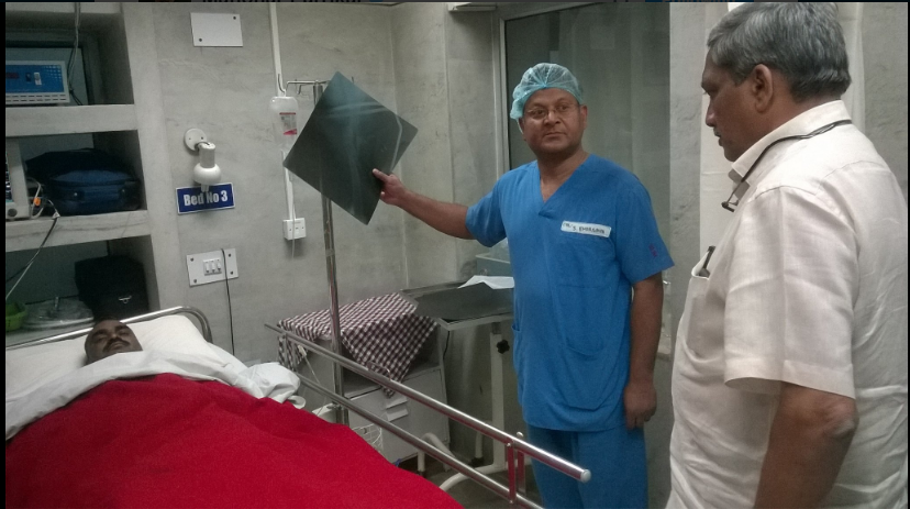 Manohar Parrikar visited injured army men at 92 Army's base hospital to enquire about the injured personnel.