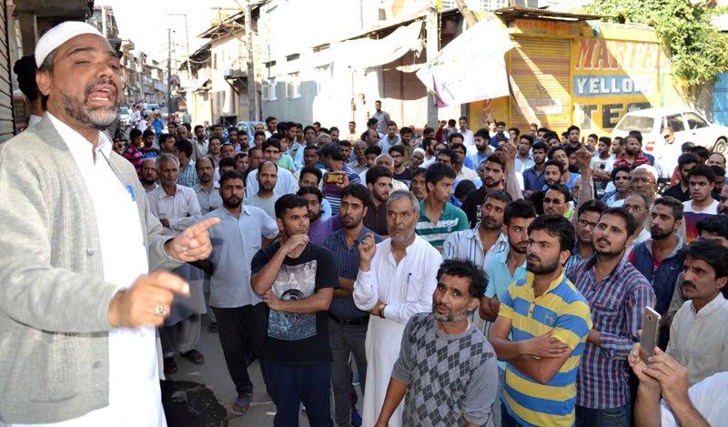 Masroor Abbas Ansari addressing the rally in Baba Mazaar on Sep 30, 2016. (KL Image: APHC-m)