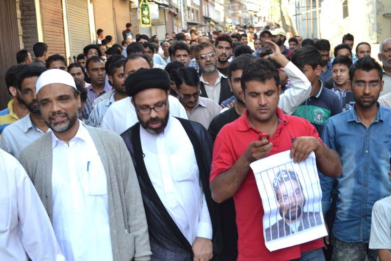 Masroor Abbas Ansari led and addressed a unity-cum-pro-freedom rally in Old Srinagar on Sep 30, 2016. (KL Image: APHC-m)