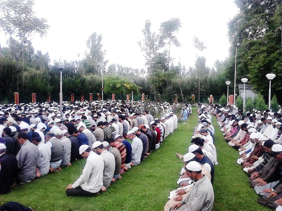 Hundreds of people held congregational Friday prayers in open in Mehmoodabad Islamabad. (KL Image: Shah Hilal)