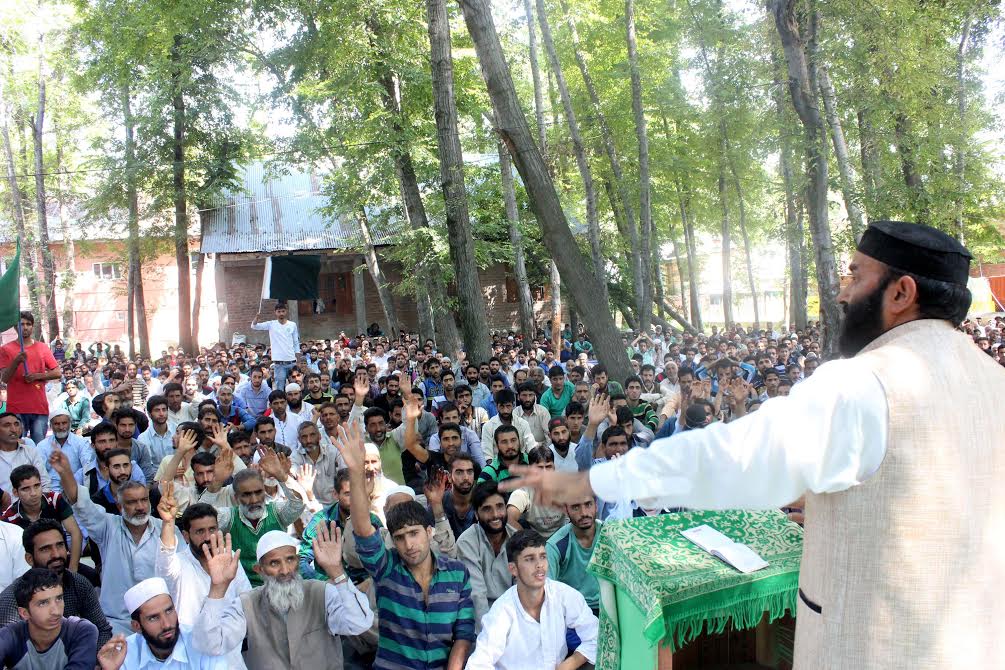 mir-hafizullah-addressing-people-at-waghama-bijbehara