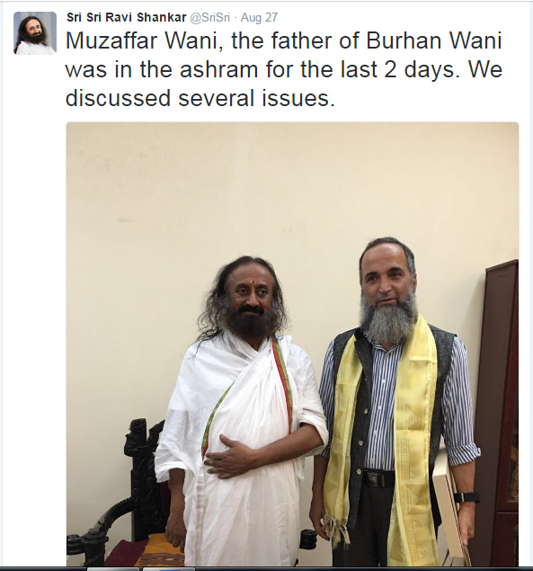 Screenshot of @SriSri tweet with a picture of the Hindu Guru and Muzaffar Ahmad Wani.