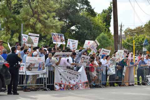 Kashmiri diaspora holding protest outside Indian Consulate in US on Sep 26, 2016.